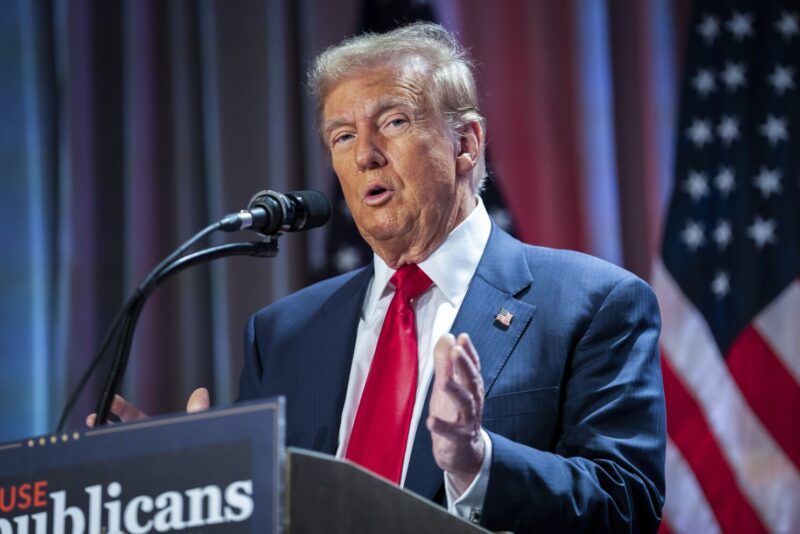 Trump afirma que Cuba “está pidiendo ayuda” y va a responder con diálogo