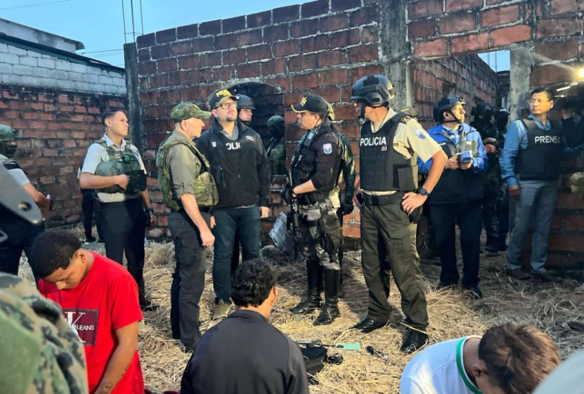 En operativo «Tormenta 27» Allanan guaridas y detienen a miembros de los “Chonekillers” en Durán