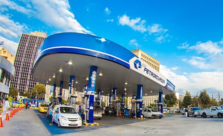 Bajan los precios de las gasolinas en Ecuador