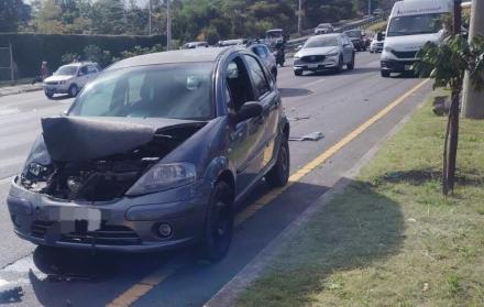  Aparatoso accidente de seis vehículos causó congestión en la Ruta Viva de Quito
