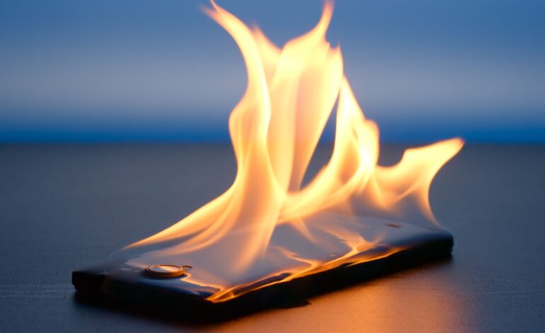 Celular: Evite un incendio esto es lo que debería conectar primero