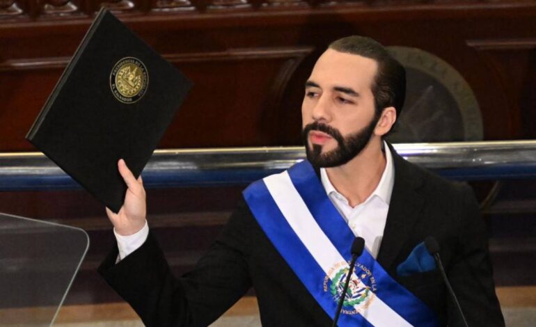El Salvador: Bukele rechaza críticas a la reelección indefinida y asegura que no es “el fin de la democracia”