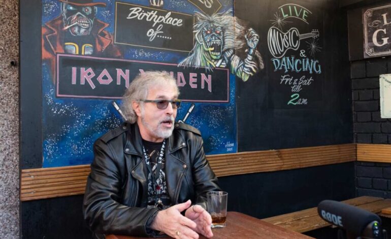 El heavy metal está de Luto, muere el primer vocalista de Iron Maiden