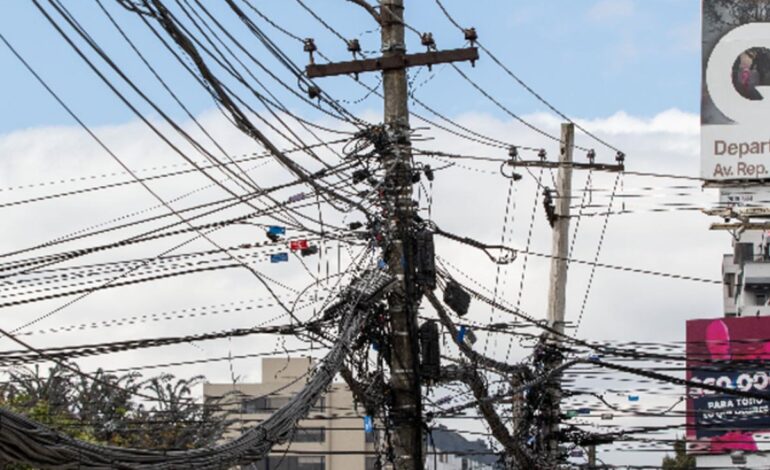 Continua el soterramiento de cables, los trabajos se iniciaron en Solanda y Cusubamba