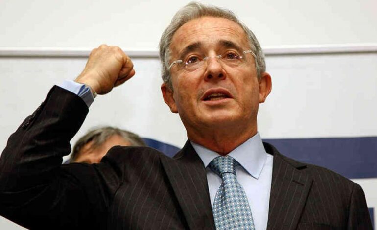 Justicia condena a expresidente Álvaro Uribe Vélez a 12 años de prisión domiciliaria