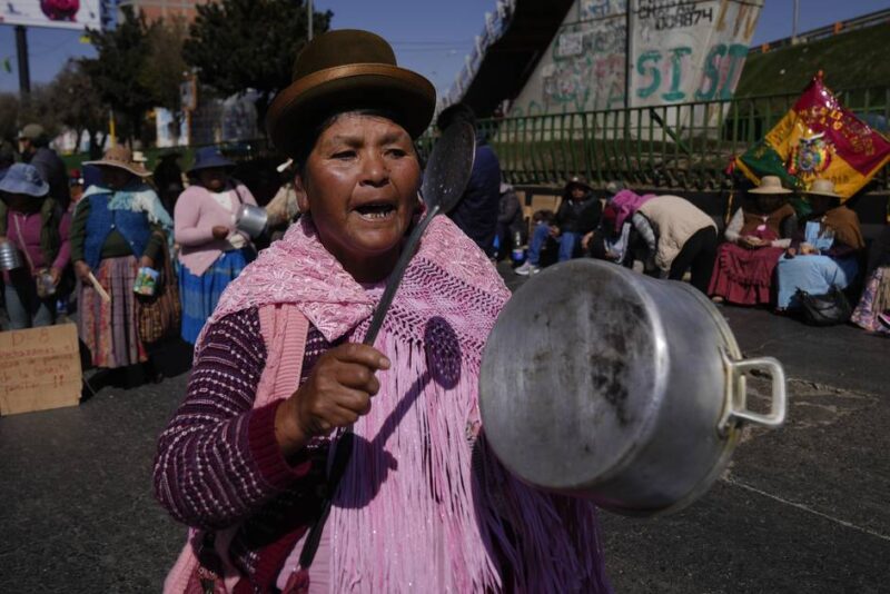 Gobierno boliviano reporta segunda muerte por falta de atención médica debido a bloqueos de carreteras