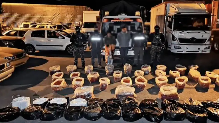 Ecuador incauta «significativo cargamento» de material explosivo para «actos terroristas» en Colombia