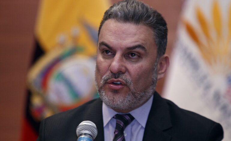 Estados Unidos detiene a José Serrano