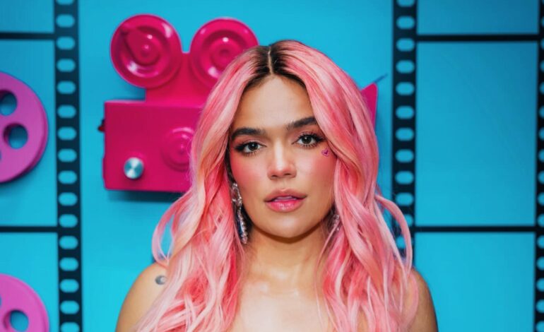  Karol G es la primera artista latina en presentarse en el Crazy Horse de París