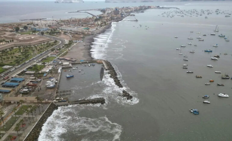 Perú: Fuertes marejadas en el Pacífico dejan un muerto y obligan al cierre de 88 puertos