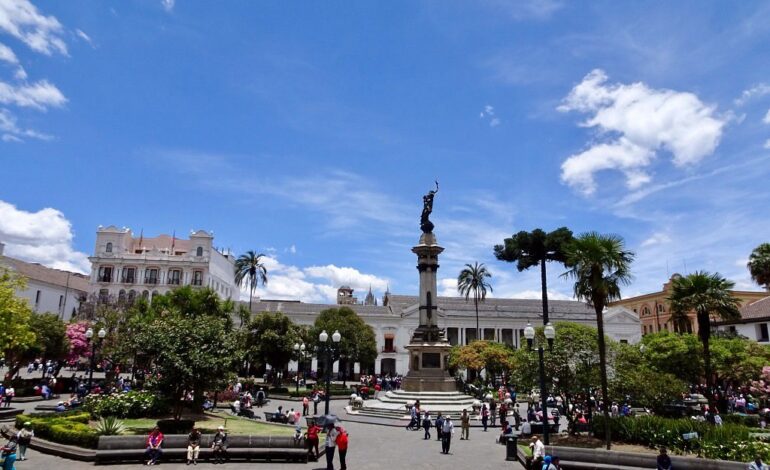 El feriado del 10 de Agosto se traslada al lunes 11