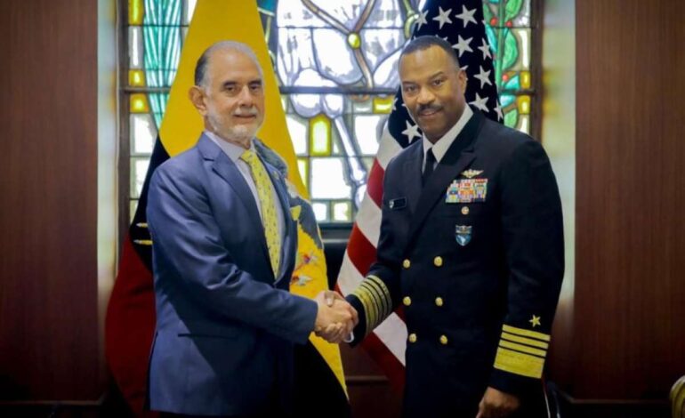Comandante del Comando Sur de los Estados Unidos visita el Ecuador