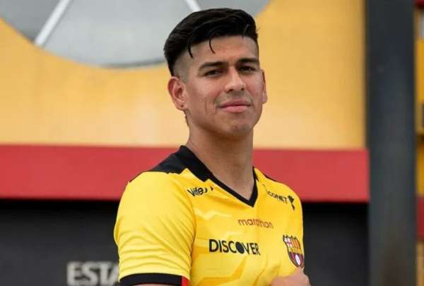 «Toma y Daca» entre Xavier Arreaga y Enner Valencia