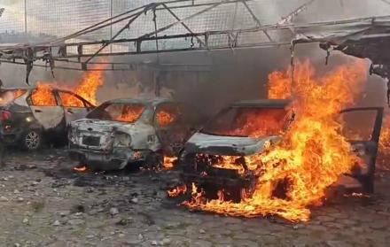 Violencia en Otavalo, turba de manifestantes destruye cuartel de policía
