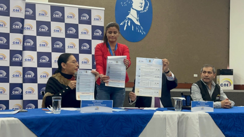  El Consejo Nacional Electoral (CNE) aclaró que las papeletas presuntamente marcadas, forman parte del material de capacitación