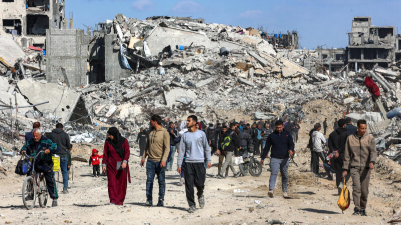 Israel acusa a Hamas de romper el alto al fuego y suspende la entrada de ayuda humanitaria