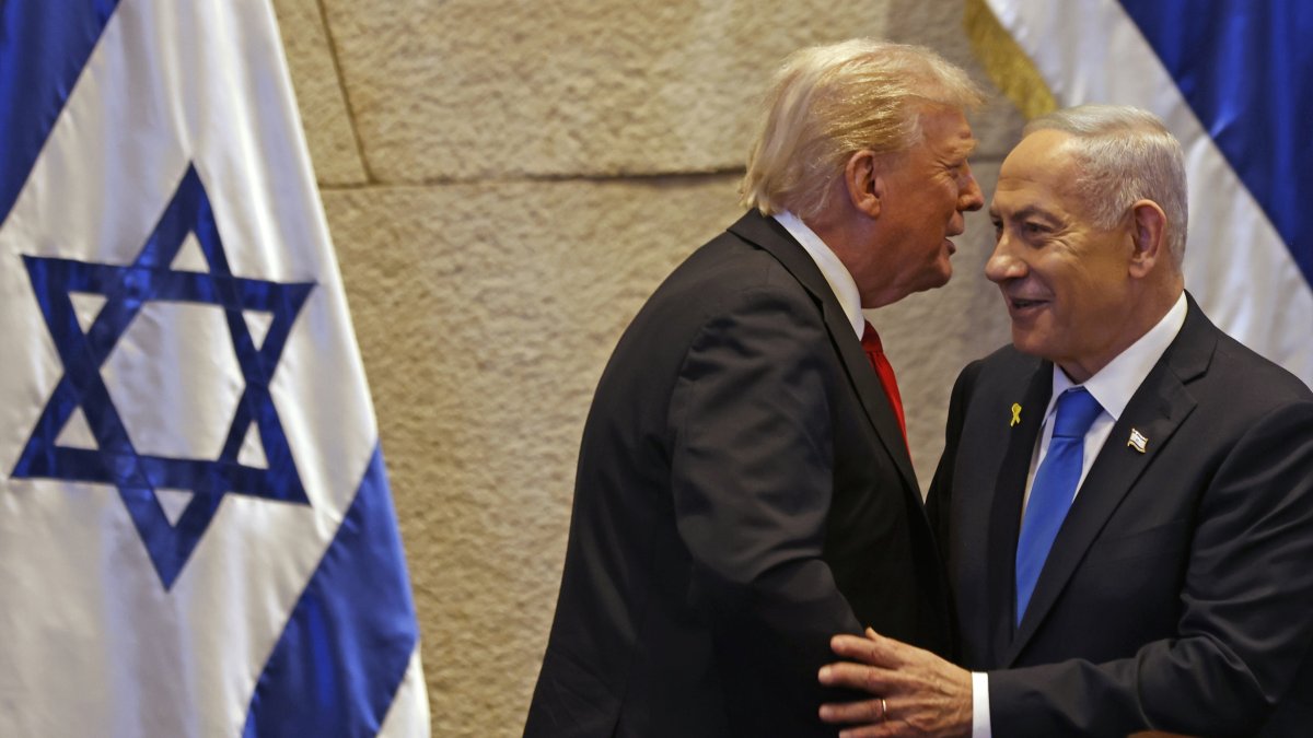 “No solo es el fin de la guerra, es el fin de la era del terror”. Dijo Trump en Israel.El parlamento lo ovacionó.