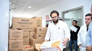 Llegaron a Quito los primeros lotes de medicamentos e insumo comprados por el IESS