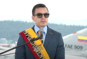 «Gracias a ustedes el país no cayo en manos de quienes buscan dividirlo» dice Daniel Noboa durante la ceremonia de la FAE