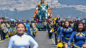 Las Fiestas de Quito «arrancaron» con el Desfile de la Confraternidad