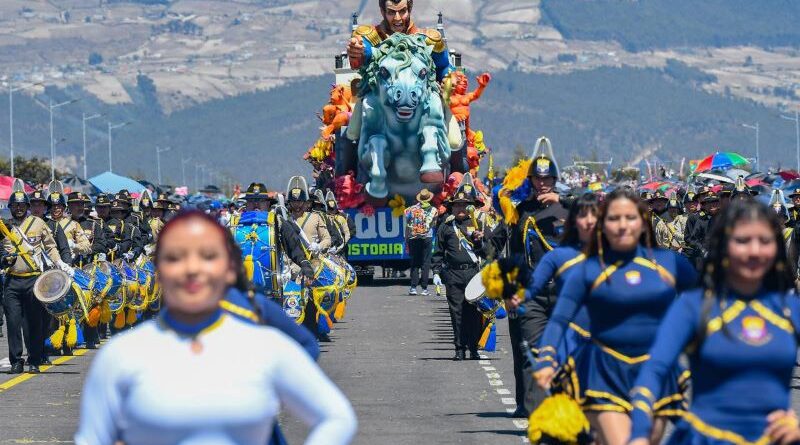 Las Fiestas de Quito «arrancaron» con el Desfile de la Confraternidad