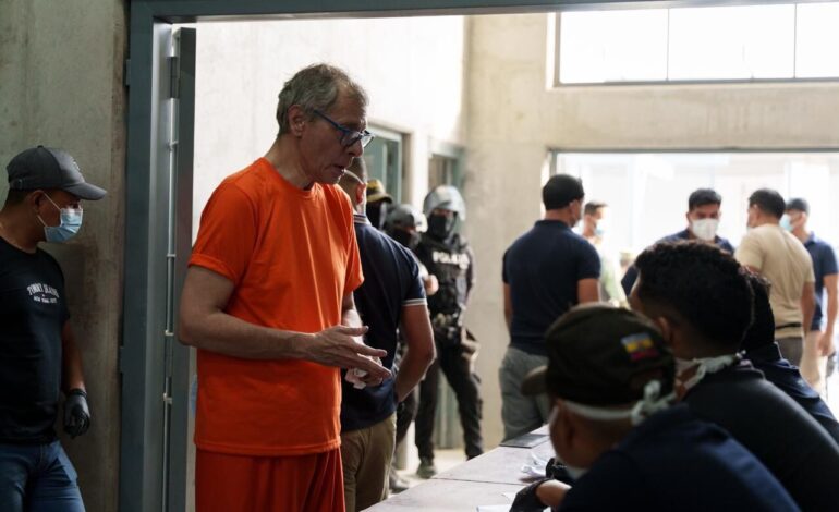 Daniel Noboa, compartió imágenes de la entrada a la cárcel de la antigua mano derecha de Rafael Correa