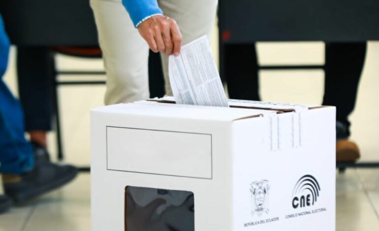 Ecuador a las urnas: Preguntas claves, bases extranjeras y nueva Constitución