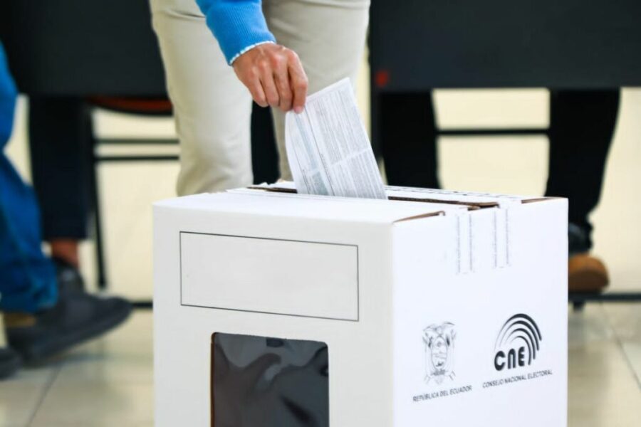 Ecuador a las urnas: Preguntas claves, bases extranjeras y nueva Constitución