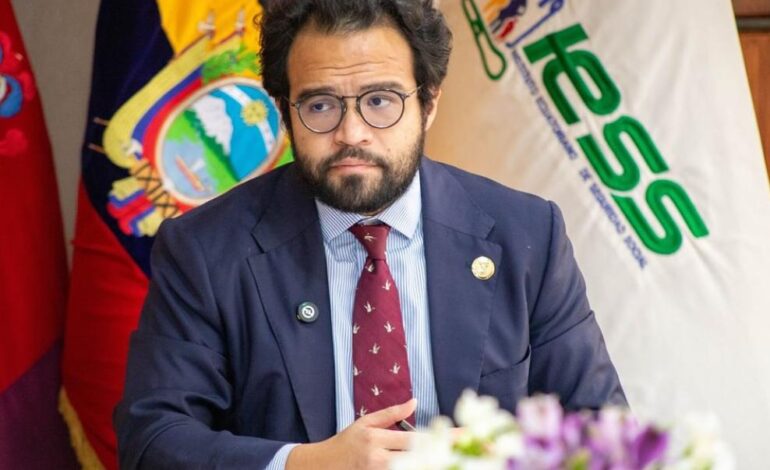 El presidente del Consejo Directivo del IESS, Édgar Lama, acusó al expresidente Rafael Correa de haber “desfalcado al Seguro Social”