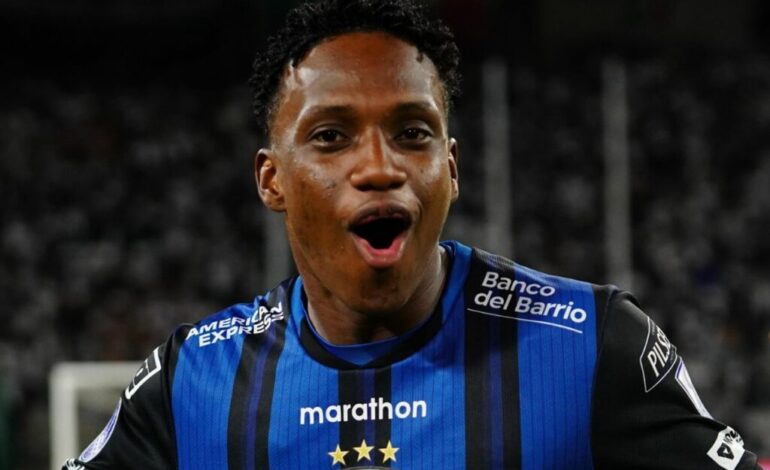 Darwin Guagua estará por lo menos tres meses fuera de la canchas, sufrió una fractura en la rodilla