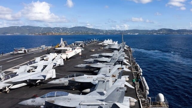 Tras ultimátum de Trump, el portaviones más grande del mundo se acerca a Venezuela