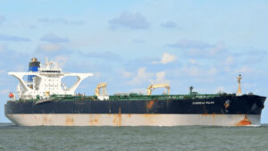 Estados Unidos todavía no logra incautar Bella 1, el petrolero en fuga