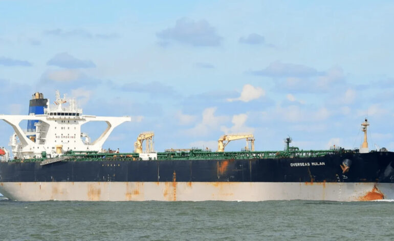 Estados Unidos todavía no logra incautar Bella 1, el petrolero en fuga