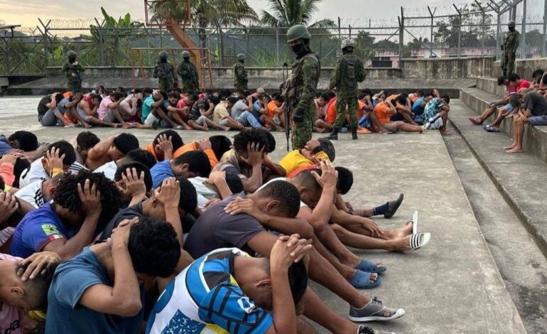  Sucumbíos: Ejercito intervino cárcel de esta ciudad y encontró armas blancas, celulares, dinero y licor