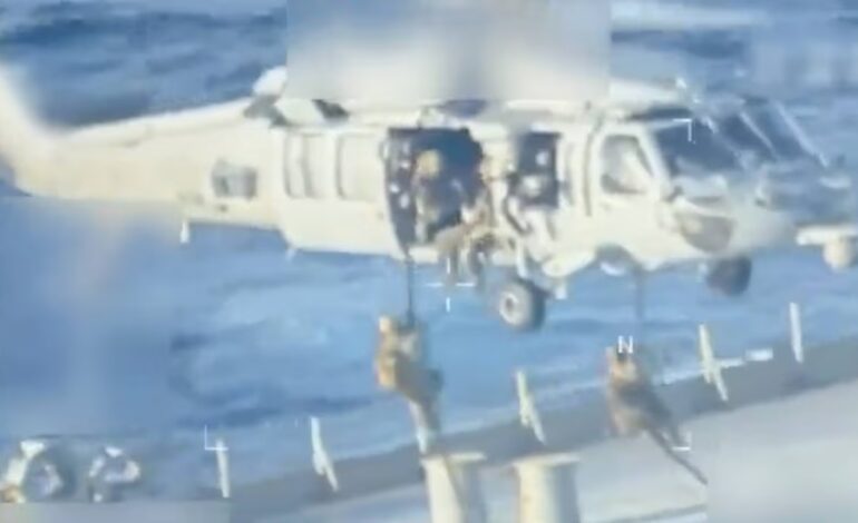  Video: Militares de Estados Unidos incautaron un gran barco petrolero frente a la costa de Venezuela