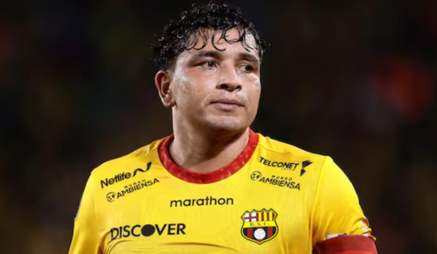 Tragedia: fue asesinado Mario Pineida El jugador de 33 años, que estaba acompañado de su pareja y su madre, fue atacado cuando se encontraba en una carnicería.