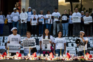 Maduro libera decenas de presos políticos tras más de un año bajo custodia del régimen de chavista