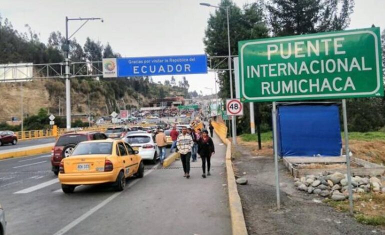 El Gobierno Nacional, habilita únicamente los pasos fronterizos de Rumichaca y Huaquillas