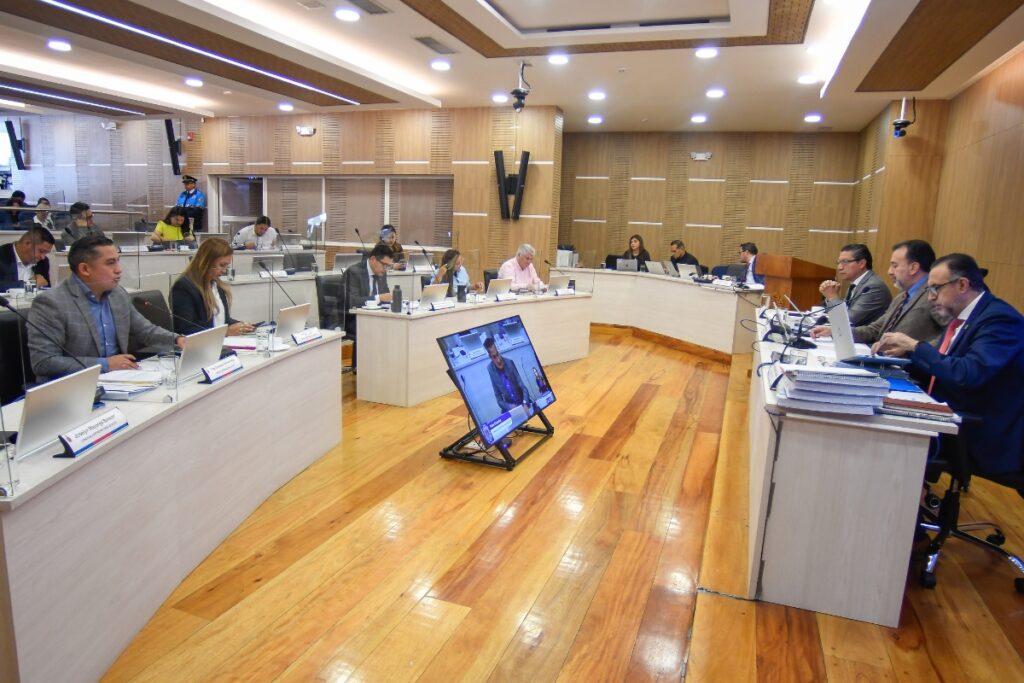 Tercera placa se colocará en los vehículos que circulan en el Distrito Metropolitano de Quito