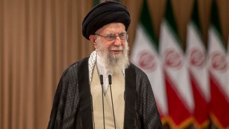 Irán advierte a EE. UU. de una “respuesta contundente” en caso de intervención militar, despliega 1.000 drones