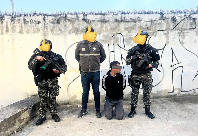 Policía detiene a presunto culpable de asesinato a un guardia en asalto a una cafetería en el norte de Quito