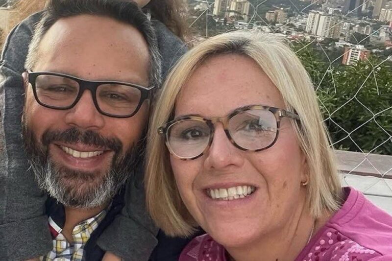 Mariana González, hija del líder opositor venezolano Edmundo González se reunió con su esposo que continua preso
