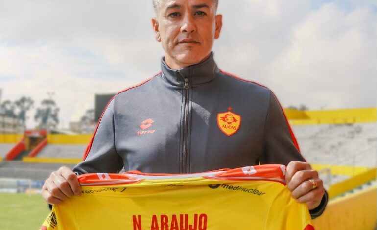  El «Samurai» Norberto Araujo fue presentado como nuevo técnico del Aucas
