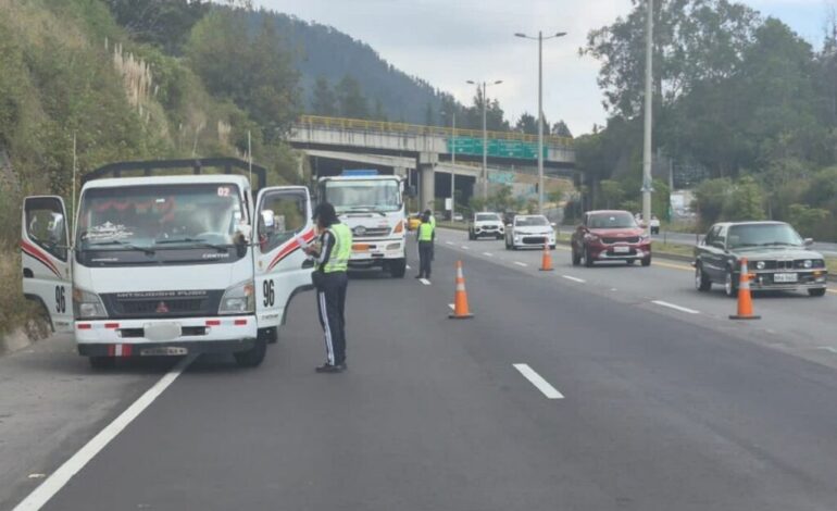  Continúan los controles del transporte pesado en la Av. Simón Bolívar y la Ruta Viva