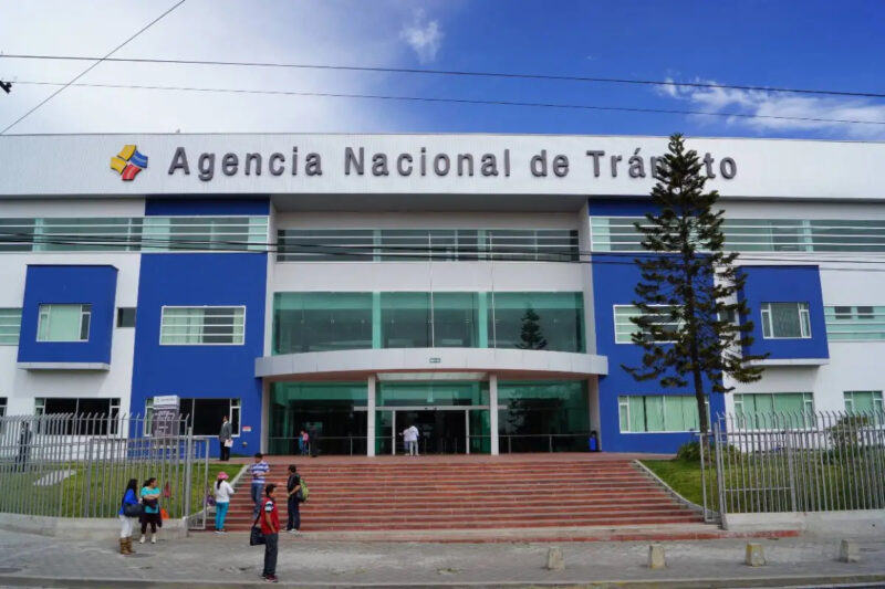 En medio del escándalo de corrupción, la ANT nombra a Luis Darío Villacrés como nuevo director