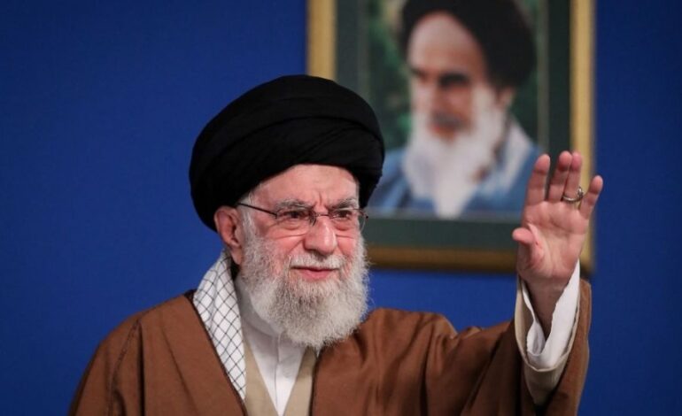  Televisión pública iraní transmite el anuncio de la muerte de Alí Jamenei: así fue el momento