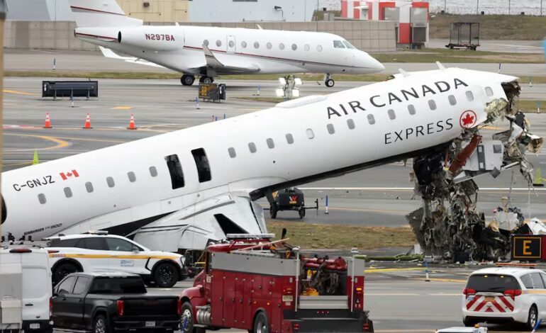  Encontraron la caja negra del avión que colisionó en Nueva York con un camión de bomberos