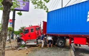 Heridos y caos vehicular tras choque entre un bus y un camión en la vía a Daule
