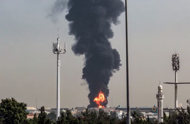 Ataque con drones provoca un incendio cerca del Aeropuerto de Dubái