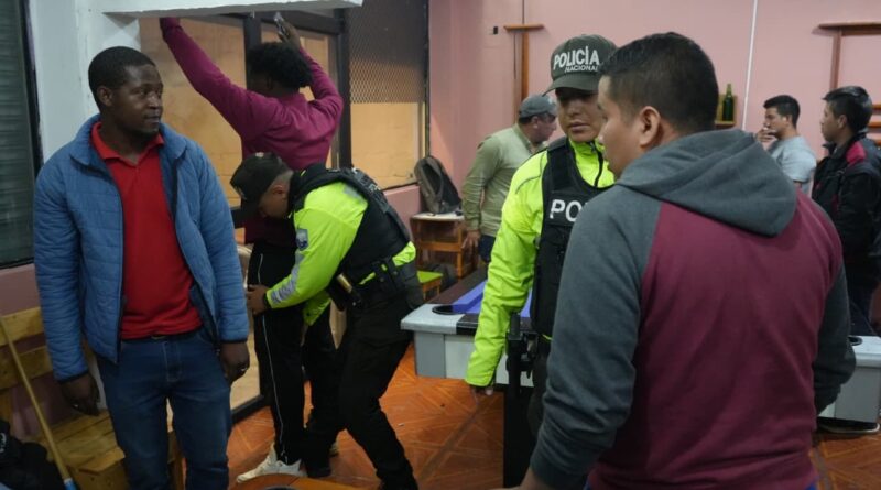 Macrooperativo en Calderón deja un detenido y citaciones de tránsito